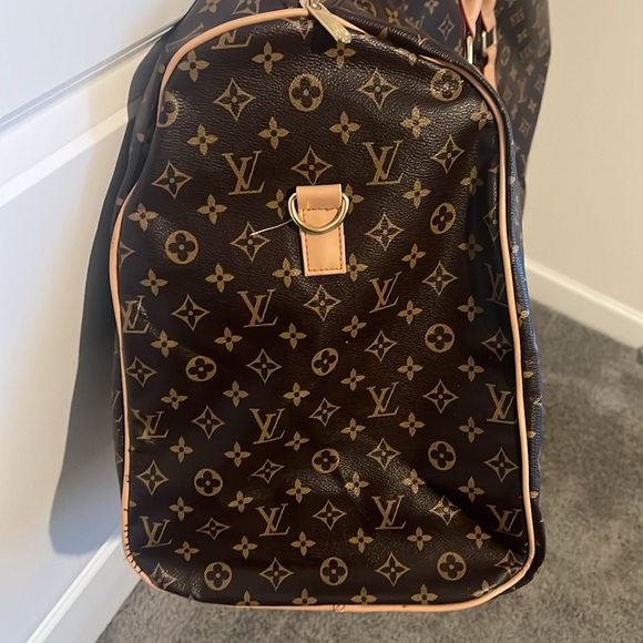 NWOT overnight Duffle bag! - Picture 9 of 12